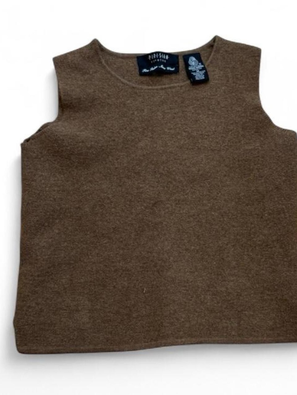 Parisian signature %100 Italian fine Merino  wool sleeveless sweater